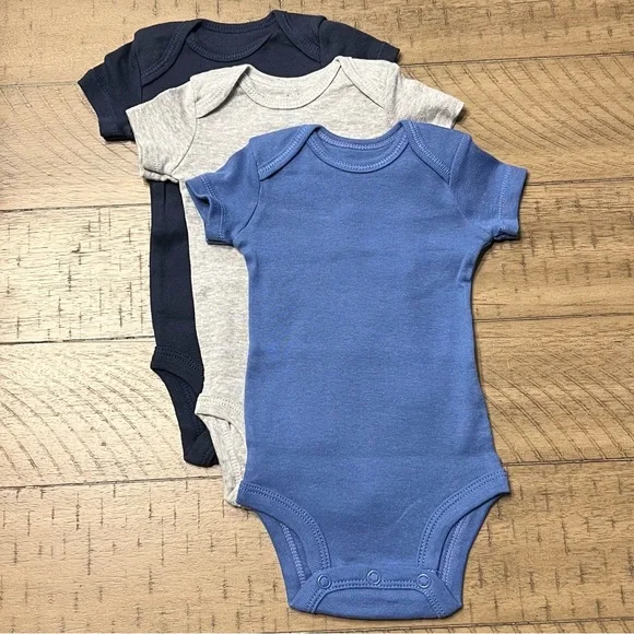 Carter’s baby boy onesie bundle of 3 - new! - 9 months - blue and gray onesies - Picture 1 of 2
